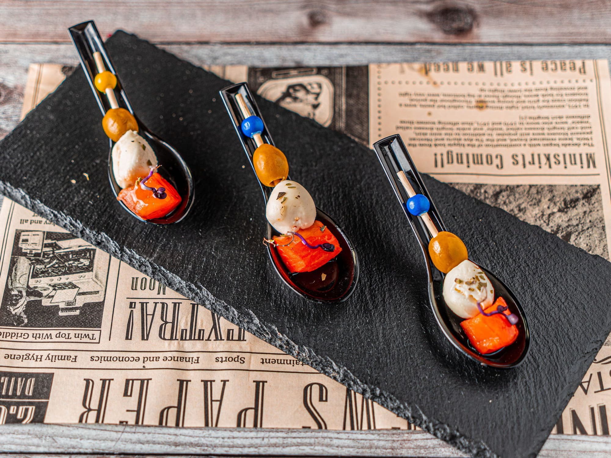 Канапе с семгой и молодым сыром